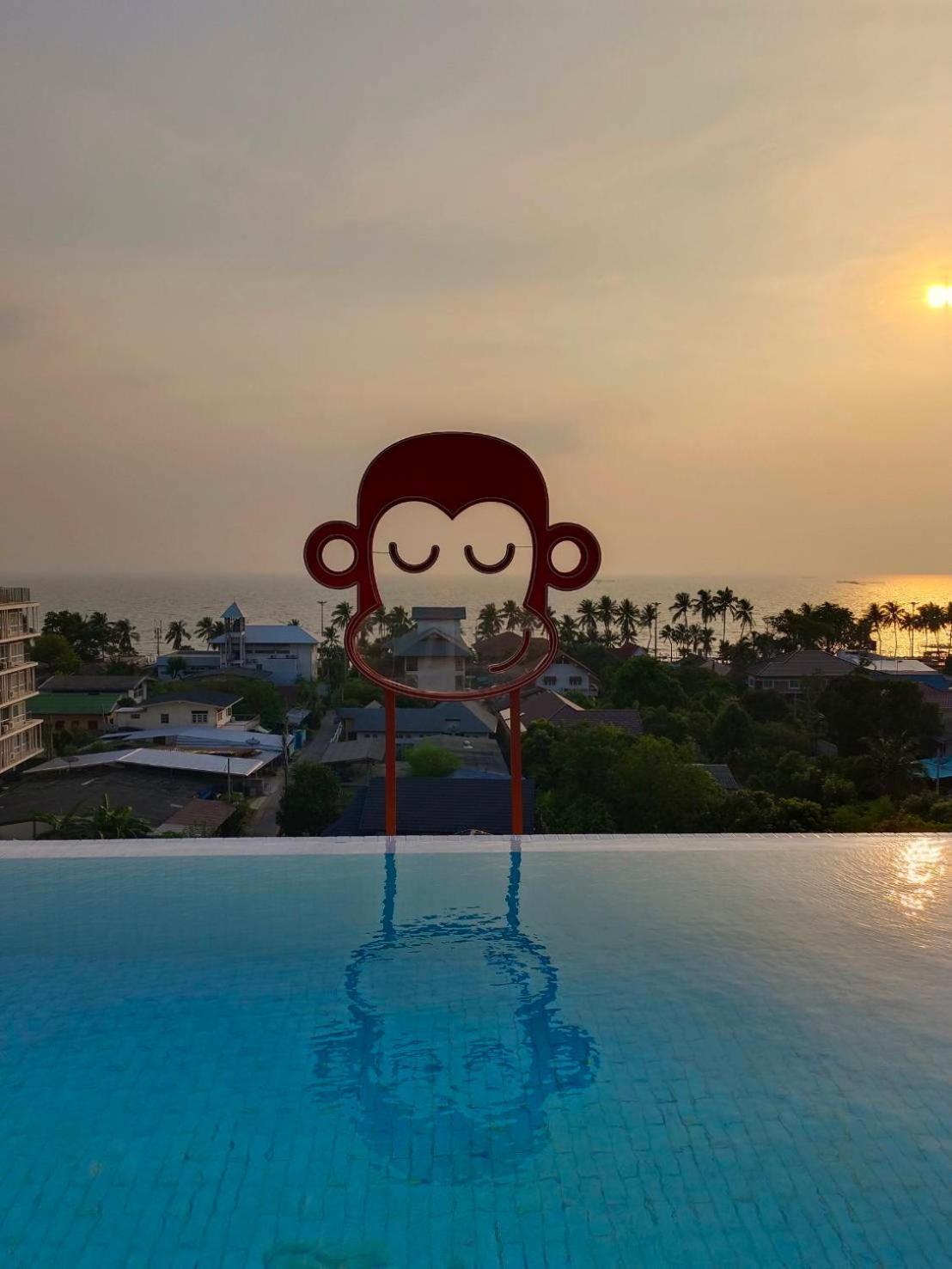 Blu Monkey Hub And Hotel Bangsaen Exterior photo